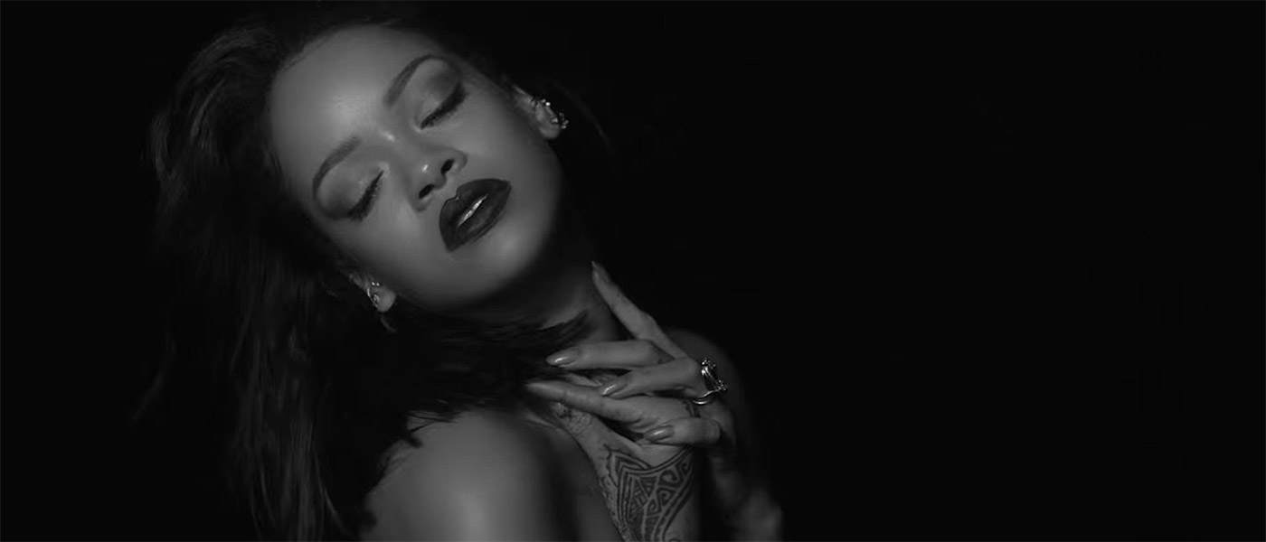 Rihanna: "Kiss It Better"
