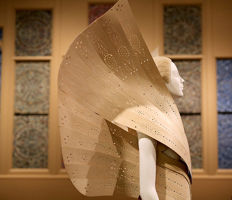 Heavenly Bodies: Fashion and the Catholic Imagination