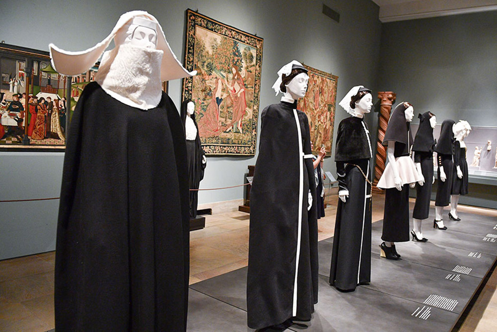 Heavenly Bodies: Fashion and the Catholic Imagination