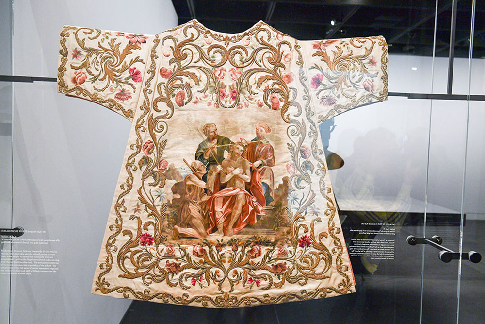 Heavenly Bodies: Fashion and the Catholic Imagination