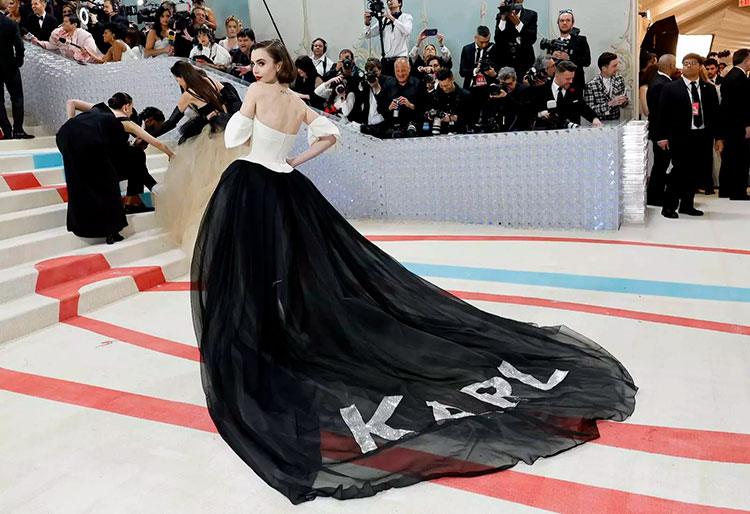 Met Gala 2023 || Lily Collins de Vera Wang